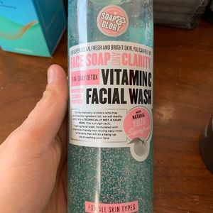 Face exfoliating wash